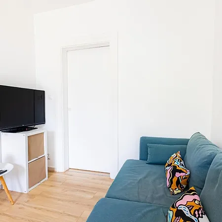 Apartment Calme, Equipe