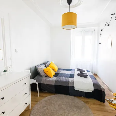Apartment Calme, Equipe *